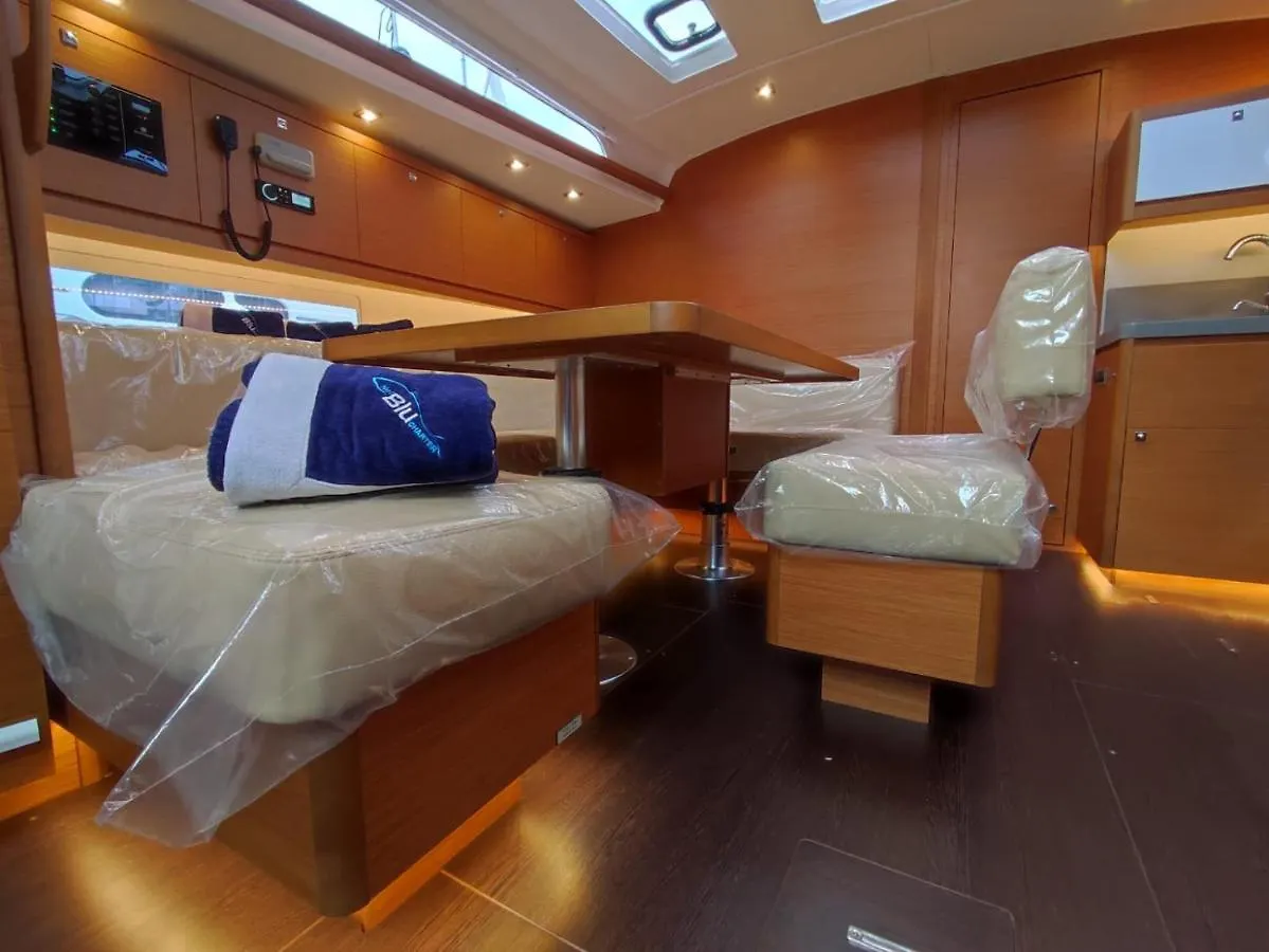Sama Houseboat Hotel Palermo Italy
